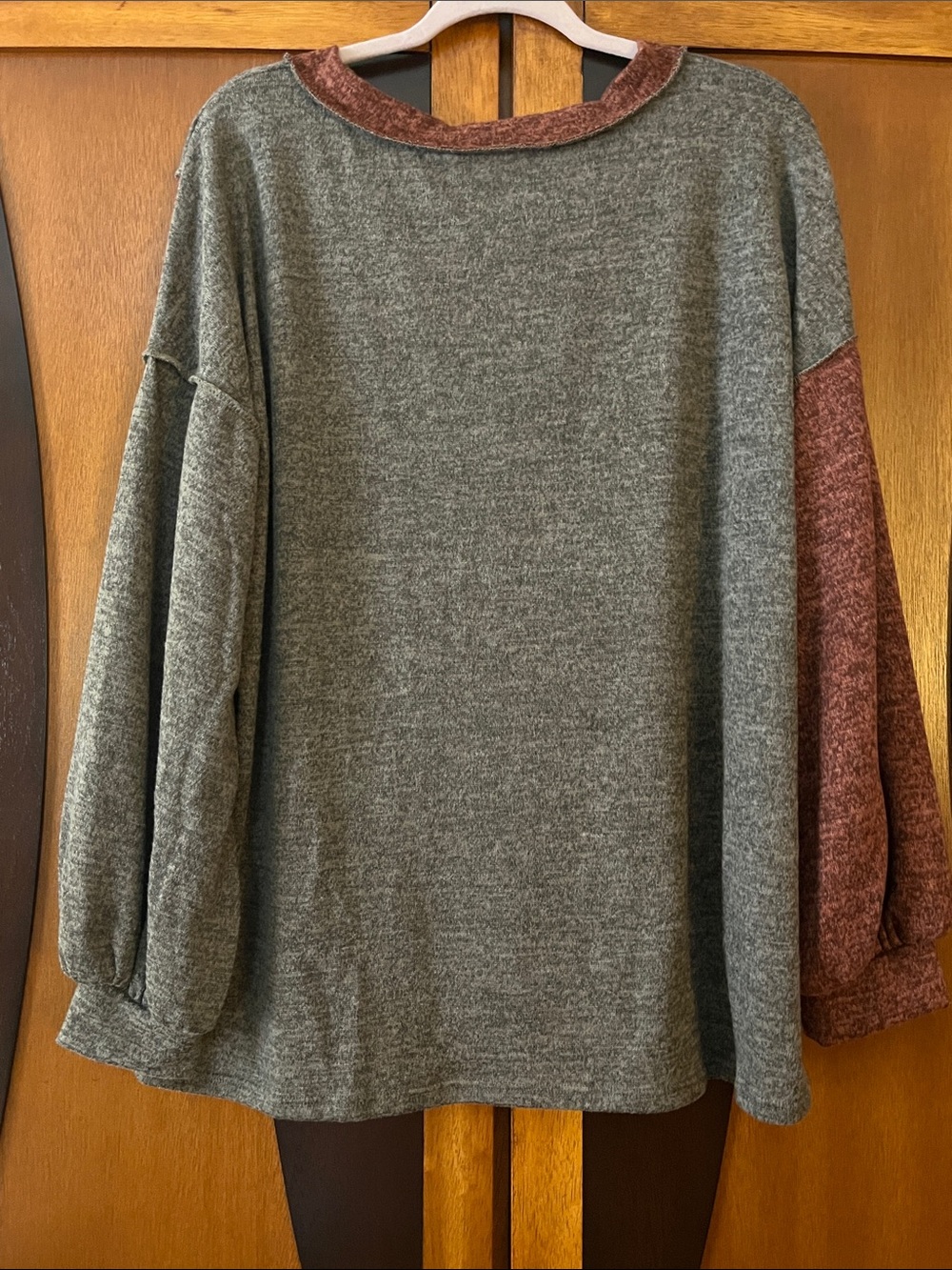 BiBi Three-Tone V-Neck Pullover-Rust-Oatmeal-Charcoal w/Long Cuff Sleeve-Pocket - Picture 8 of 10
